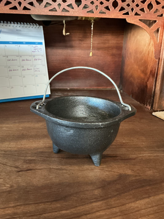 Plain Cast Iron Cauldron w/Hanger (4”)